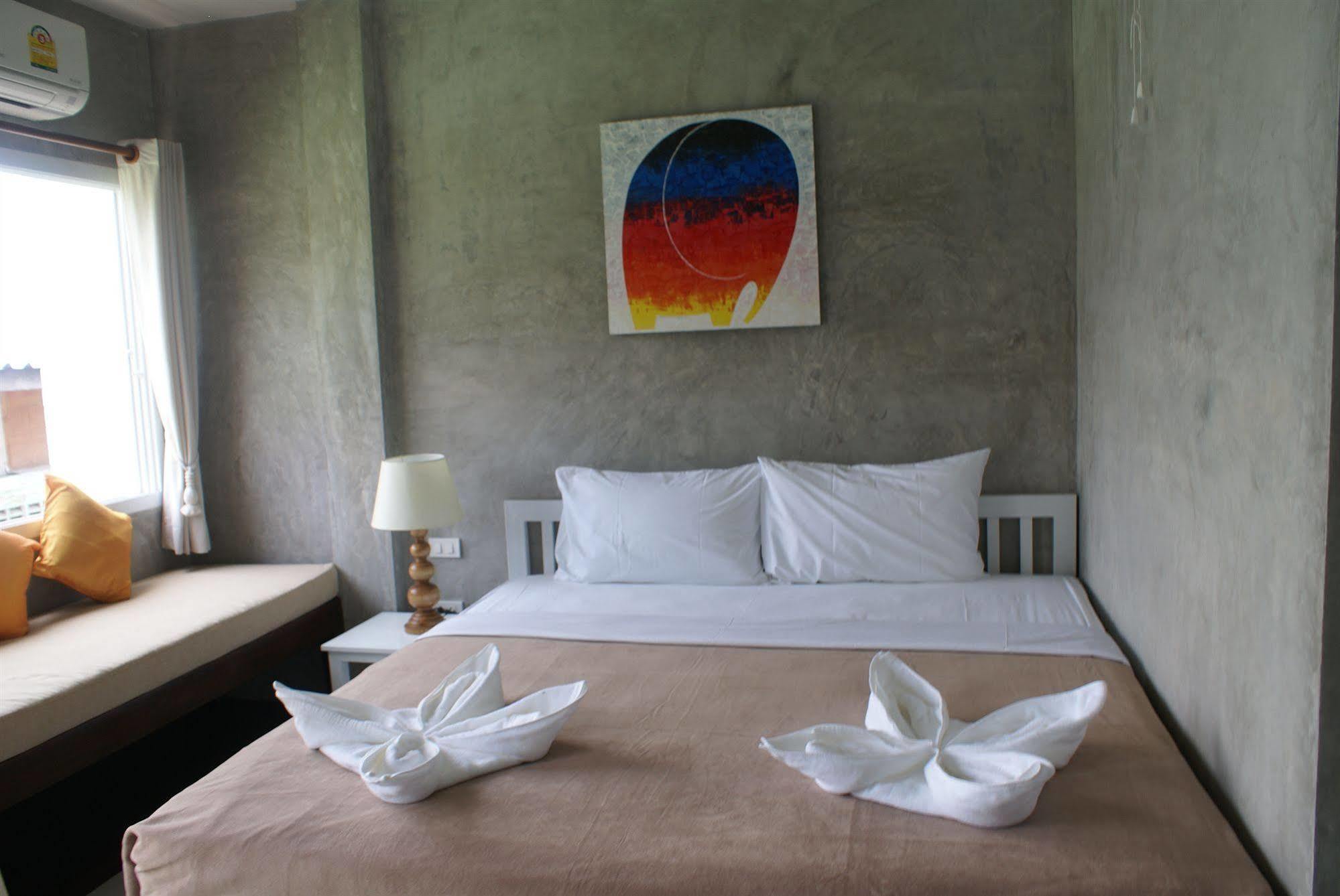 Ban'S Avenue Guesthouse كو تاو المظهر الخارجي الصورة